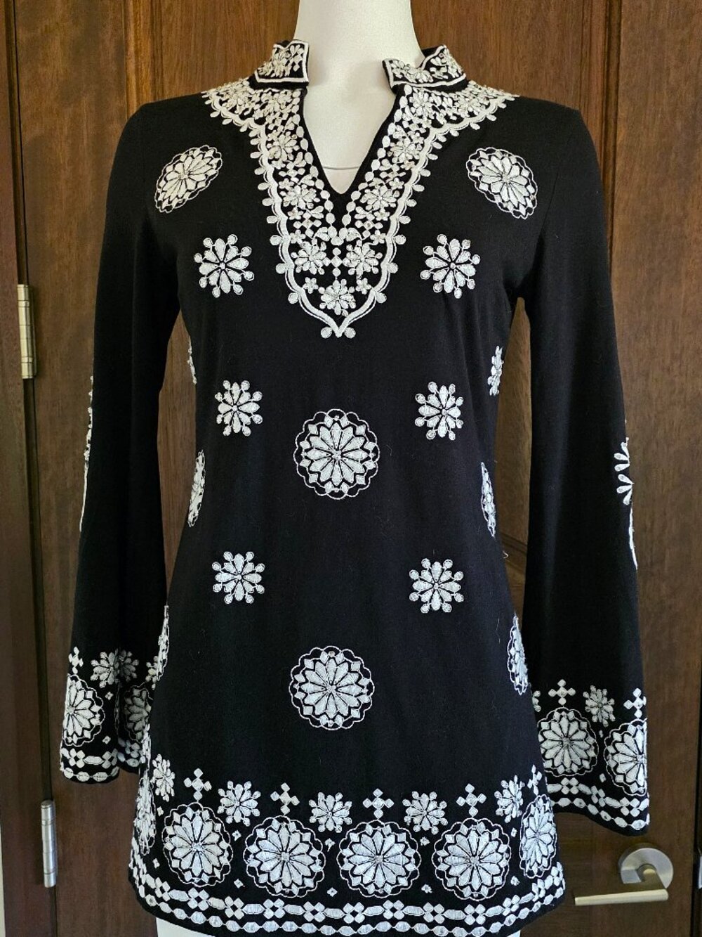 INC International Concepts Size S Black & White Embroidered Tunic Top Good Cond